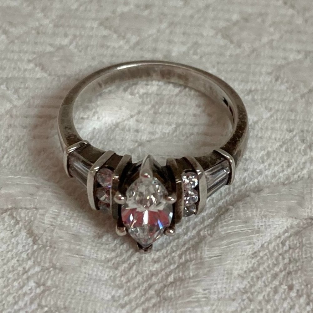 vintage cubic Zirconia sterling ring size 7